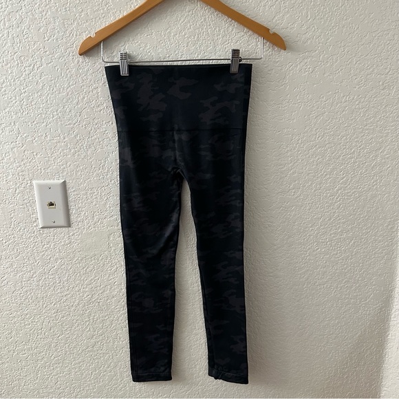 Spanx Look At Me Now Camo Leggings - Picture 4 of 7